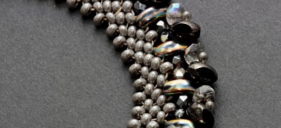Trojdírové perle